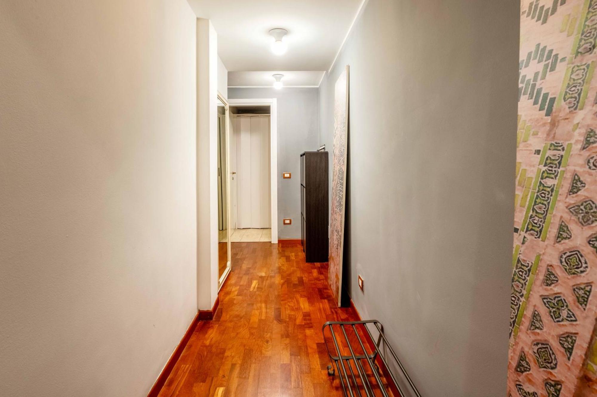One Bedroom Apartment With Terrace Near Duomo Milan Exterior photo