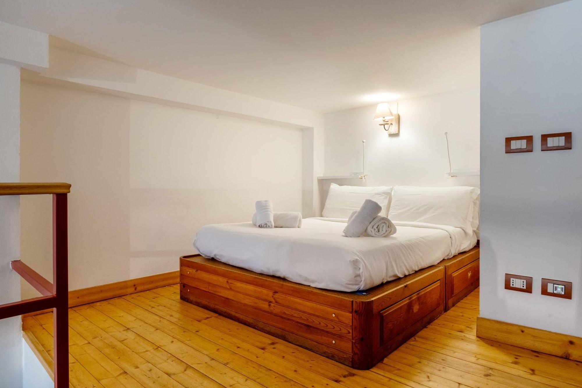 One Bedroom Apartment With Terrace Near Duomo Milan Exterior photo