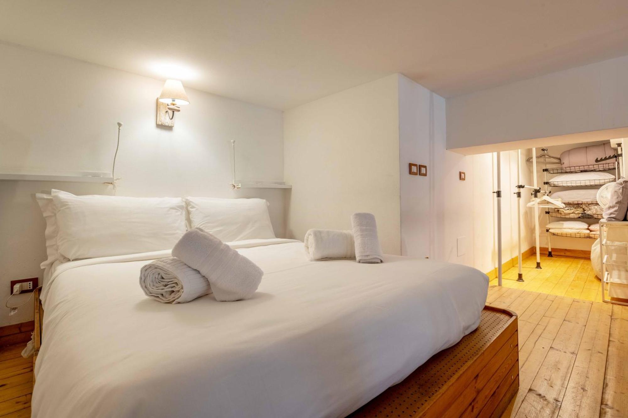 One Bedroom Apartment With Terrace Near Duomo Milan Exterior photo